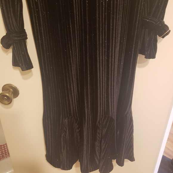 Black velvet evening dress - Picture 10 of 11